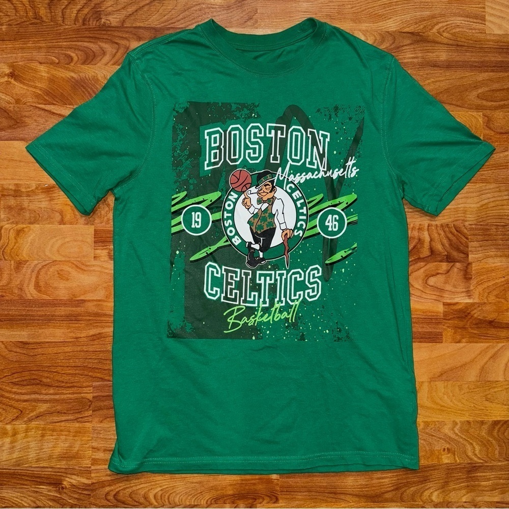 Boston Celtics Massachusetts Green NBA T Shirt #19 And #46 Men’s Size Medium Tee